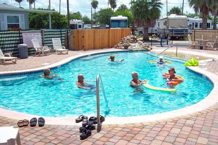 Palm Gardens RV Park - Harlingen, TX | RVBuddy.com