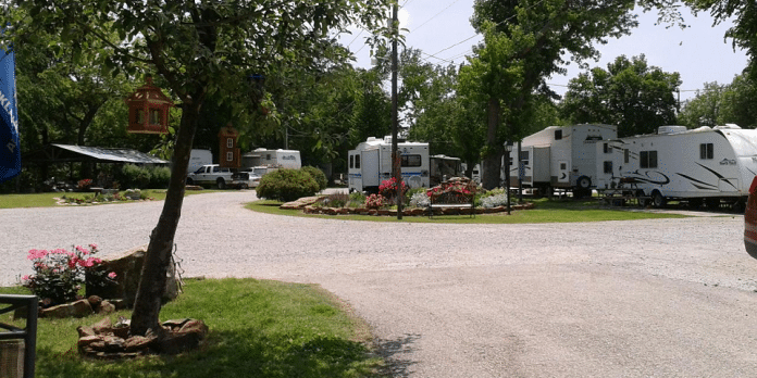 Riverside RV Resort and Campground - Bartlesville, OK | RVBuddy.com